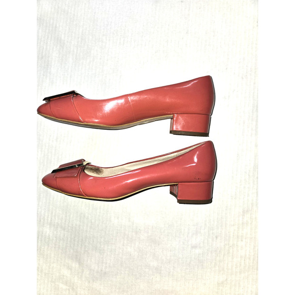 Louise et Cie Women's 'Brianna' Buckle Toe Pump Pink patent leather, US 8.5 - Picture 6 of 12